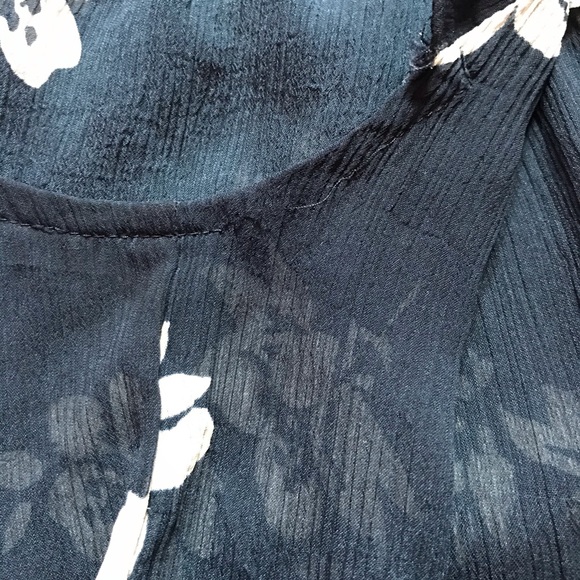 Hollister sheer top with bow detail size xs - Picture 5 of 5